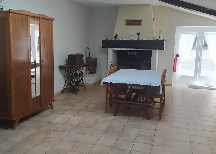 Des Ecuries Du Seillery * La Clisse